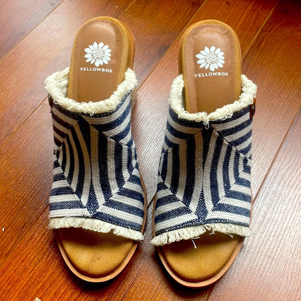 Yellow box size 8.5 “Caddie” Sandals